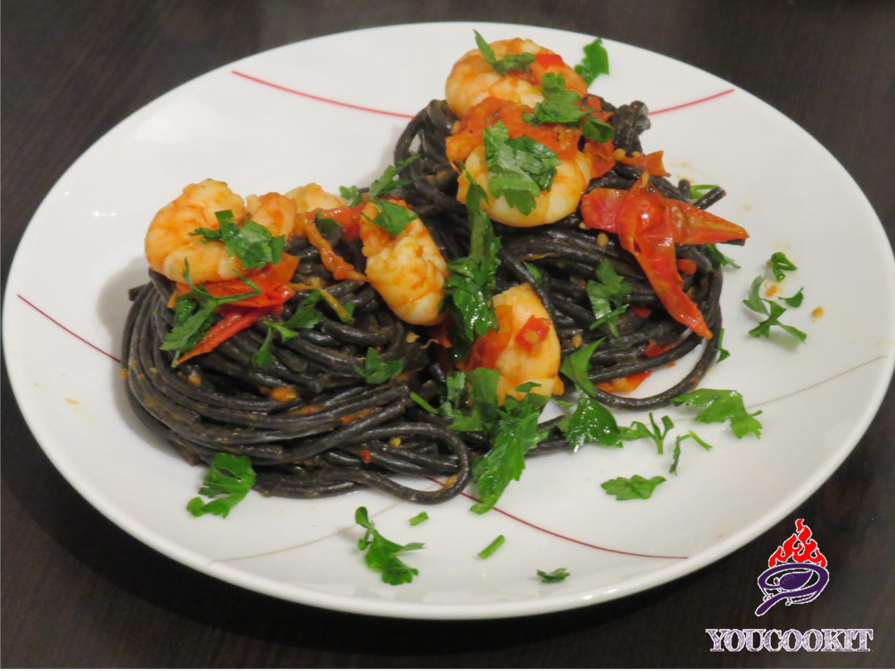 Spaghetti Al Nero Di Seppia Con Gamberetti Youcookit